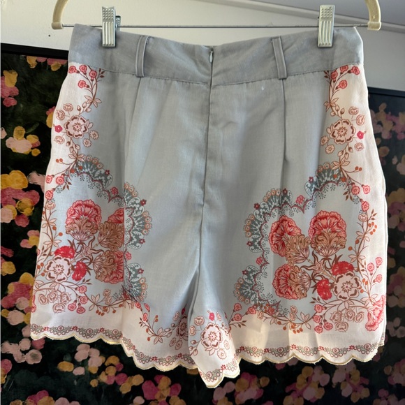 Designer-style Daylight Blouse and Shorts Set - Light Blue and Cream - Picture 14 of 16